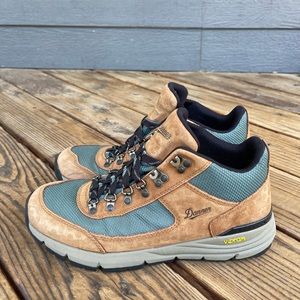 Men’s Danner South Rim 600 Hiking Shoes - Size 9 - Limited Brown/Teal Color